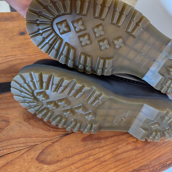 Doc Martens - Picture 3 of 4